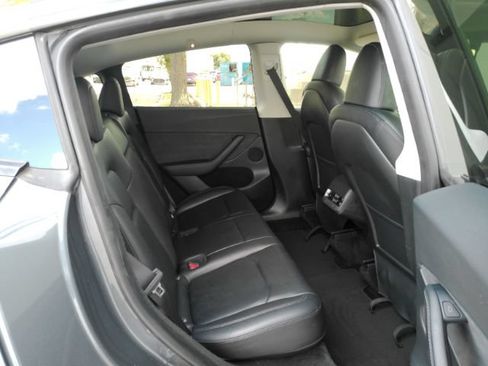 Used 2023 Tesla Model Y AWD image 24