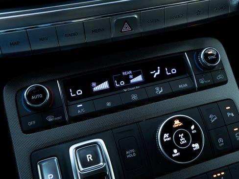 Used 2021 Hyundai Palisade Calligraphy image 32