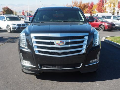 Used 2019 Cadillac Escalade ESV Premium Luxury image 2