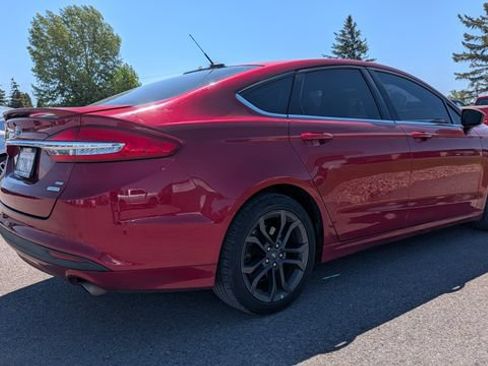 Used 2018 Ford Fusion SE w/ Equipment Group 201A FWD image 2