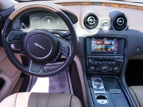 Used 2016 Jaguar XJ R-Sport RWD image 24