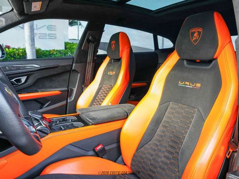 Used 2022 Lamborghini Urus image 28