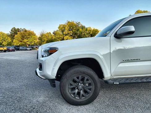 Used 2020 Toyota Tacoma SR5 RWD image 10