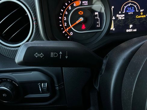 Used 2025 Jeep Wrangler Unlimited Rubicon image 33