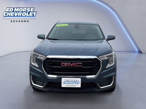 Used 2024 GMC Terrain SLE image 8
