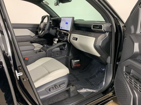 Used 2026 Toyota Tacoma Limited AWD/4WD image 38