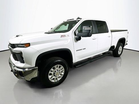 Used 2025 Chevrolet Silverado 3500 LT w/ Safety Package image 3