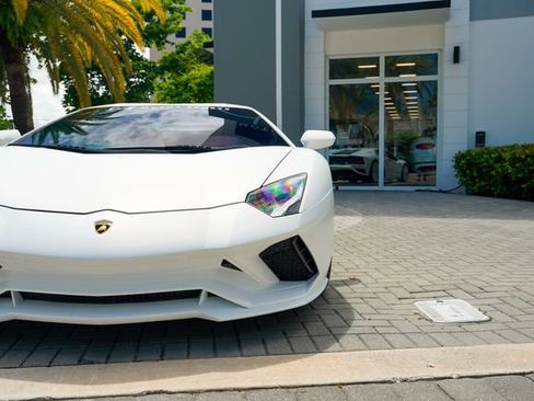 Used 2018 Lamborghini Aventador S AWD/4WD image 8