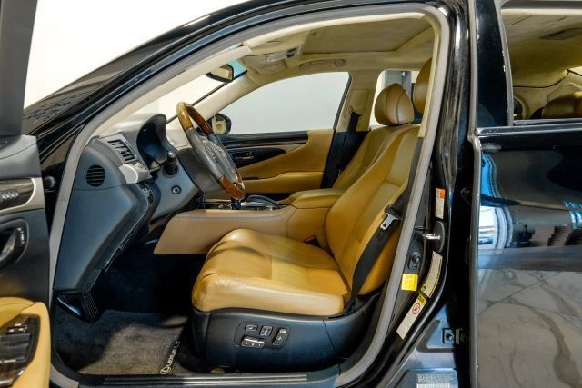 Used 2015 Lexus LS 460 w/ Comfort Package RWD image 5