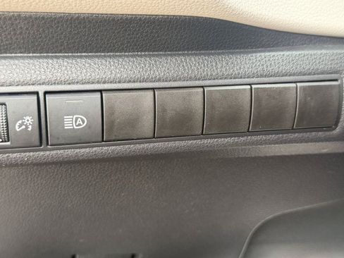 Used 2025 Toyota Corolla LE FWD image 22