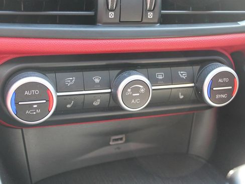 Used 2019 Alfa Romeo Giulia Ti w/ Nero Edizione image 35