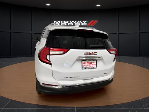 Used 2024 GMC Terrain SLT AWD/4WD image 6