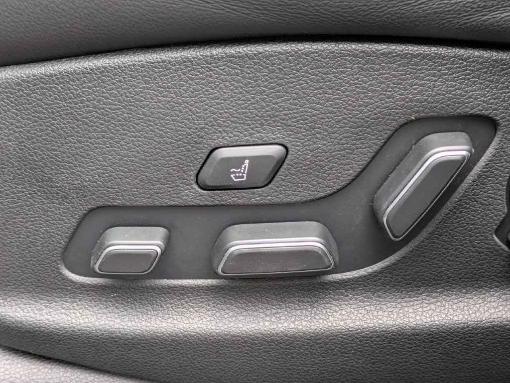 Used 2025 Genesis GV70 3.5T Sport AWD/4WD image 27