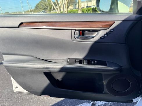 Used 2016 Lexus ES 350 w/ Premium Package w/Wood Trim image 21