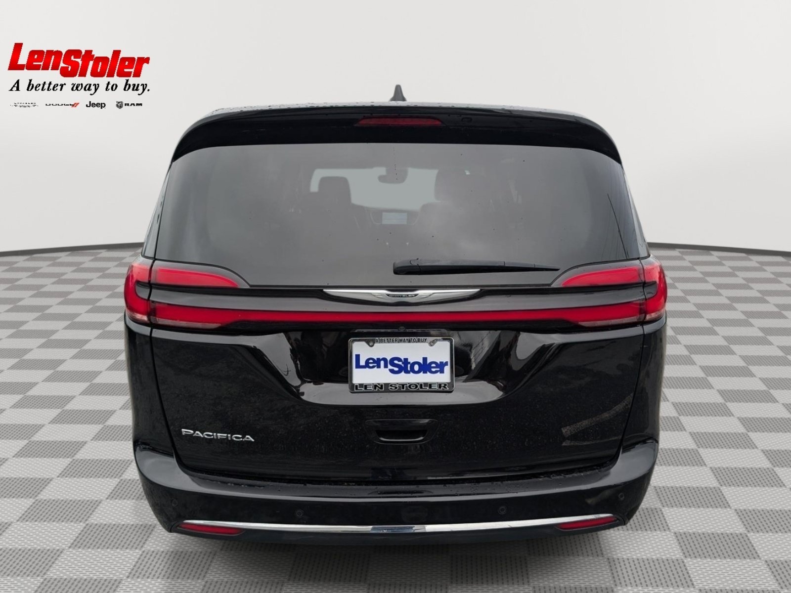 Used 2024 Chrysler Pacifica Touring-L FWD image 4
