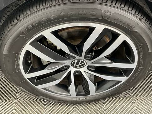 Used 2025 Volkswagen Jetta SE FWD image 30