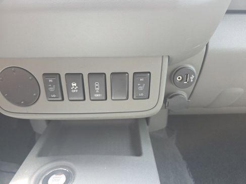 Used 2020 Nissan Frontier SV w/ Midnight Edition Floor Mats image 25