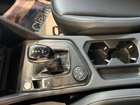 Used 2024 Volkswagen Tiguan SE R-Line AWD/4WD image 33