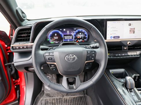 Certified 2025 Toyota Crown Signia Limited w/ Advanced Technology Package image 39