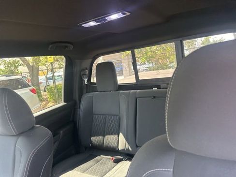 Used 2018 Nissan Titan SV w/ SV Convenience Package image 29