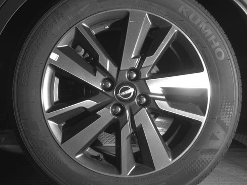 Used 2025 Nissan Versa SV image 14