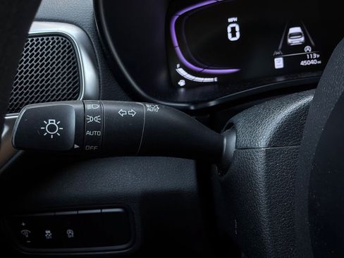 Used 2025 Kia Soul LX w/ LX Technology Package FWD image 35