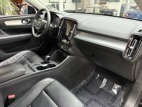 Used 2022 Volvo XC40 T5 Momentum AWD/4WD image 18