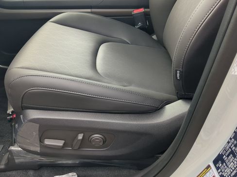 New 2026 Kia Carnival EX image 16