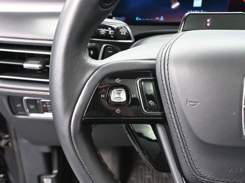 Used 2025 Lincoln Aviator AWD image 29
