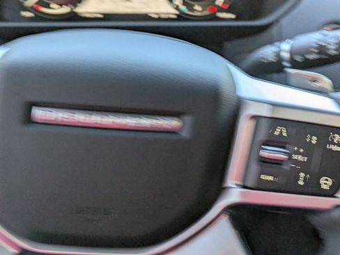 Used 2024 Land Rover Discovery Dynamic SE image 19