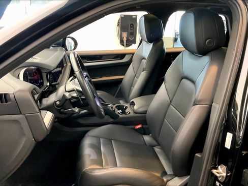 Used 2024 Porsche Cayenne image 21