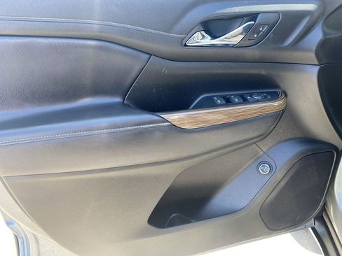 Used 2023 GMC Acadia SLE w/ Driver Convenience Package FWD image 21