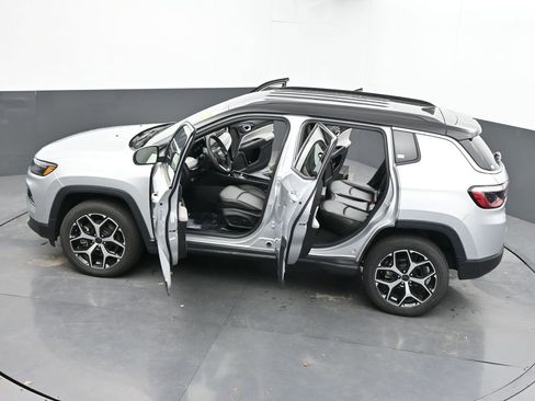 Used 2025 Jeep Compass Limited AWD/4WD image 66
