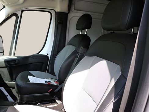 Used 2025 RAM ProMaster 2500 w/ Convenience Group FWD image 11