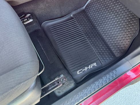 Used 2018 Toyota C-HR XLE image 28