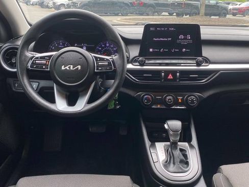 Used 2023 Kia Forte LXS w/ LXS Technology Package FWD image 8