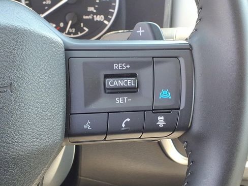 Used 2025 Nissan Rogue SV FWD image 32