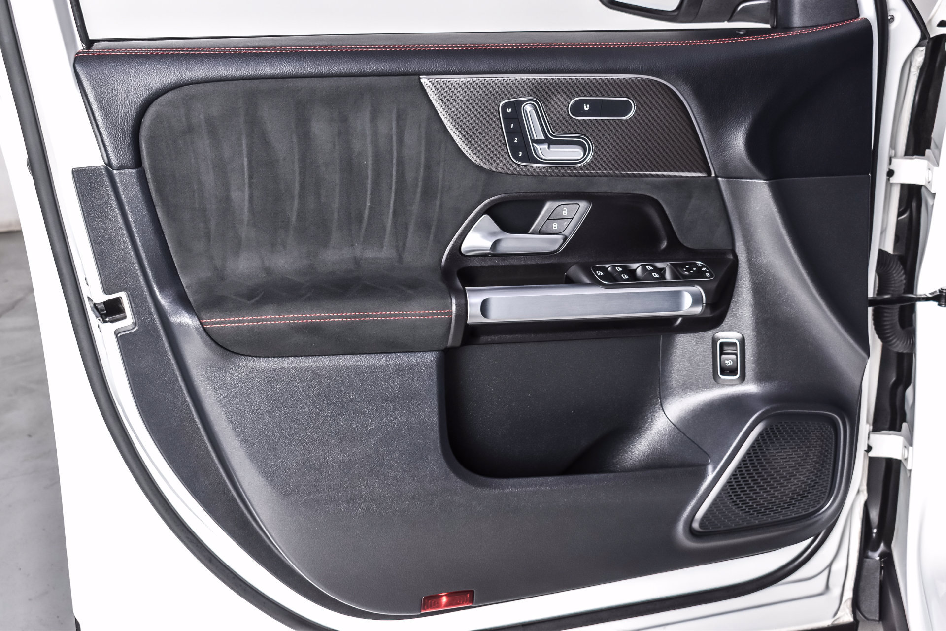 Used 2022 Mercedes-Benz GLB 250 4MATIC w/ AMG Line image 13