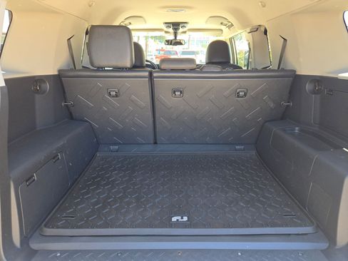 Used 2014 Toyota FJ Cruiser 4WD w/ Convenience Package image 24