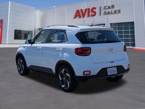 Used 2025 Hyundai Venue SEL FWD image 9