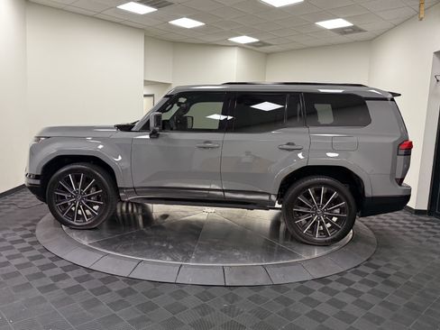 Used 2025 Lexus GX 550 w/ Accessory Package (2T) AWD/4WD image 4