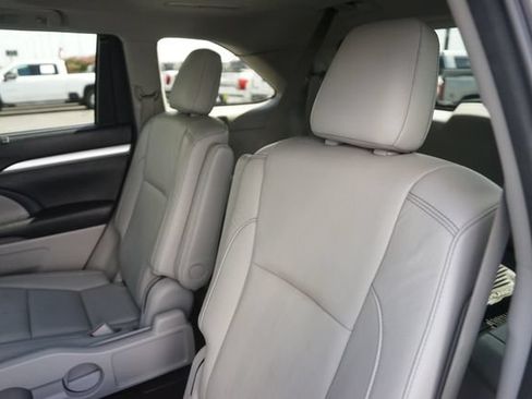 Used 2017 Toyota Highlander XLE FWD image 14