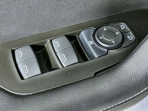 Used 2025 Chevrolet Blazer LT FWD image 18