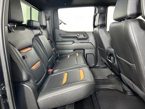 Used 2024 GMC Sierra 1500 AT4 w/ AT4 Premium Package AWD/4WD image 11