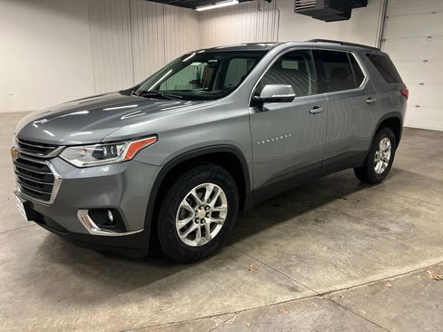 Used 2019 Chevrolet Traverse LT image 2