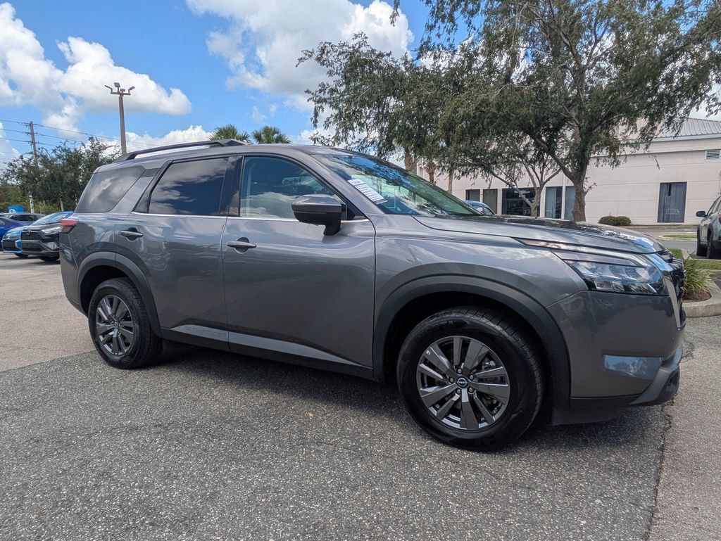 Used 2025 Nissan Pathfinder SV AWD/4WD image 2