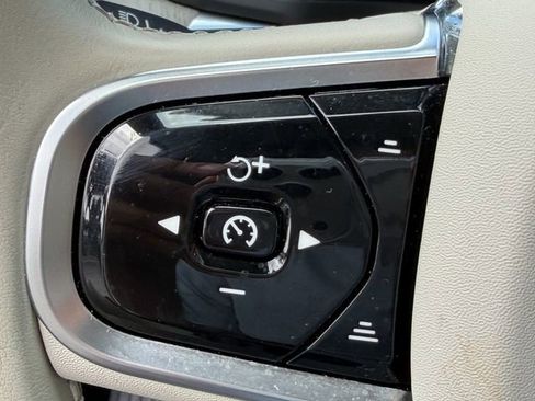 Certified 2024 Volvo XC60 B5 Ultimate AWD/4WD image 23