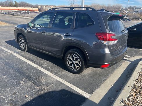 Used 2023 Subaru Forester Premium image 6