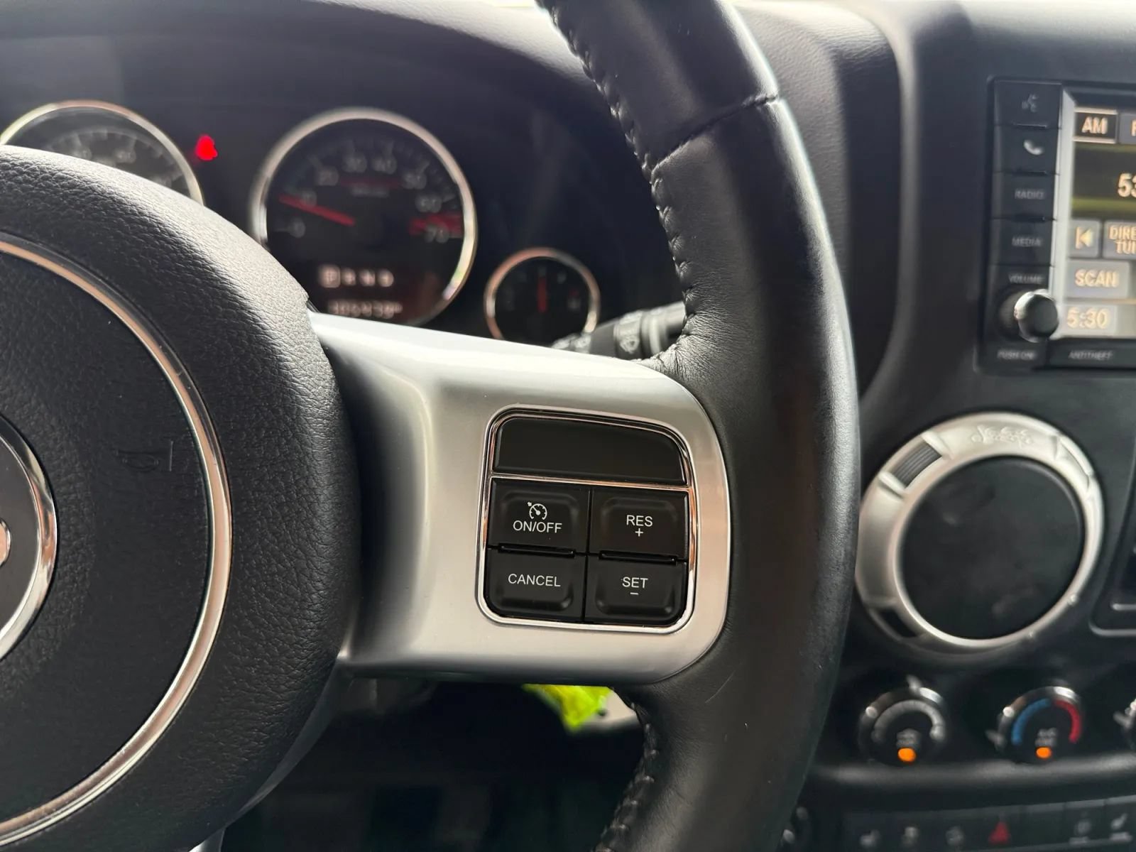 Used 2015 Jeep Wrangler Unlimited Rubicon AWD/4WD image 26