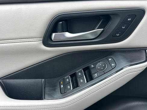 Used 2023 Nissan Rogue SL w/ SL Premium Package image 8